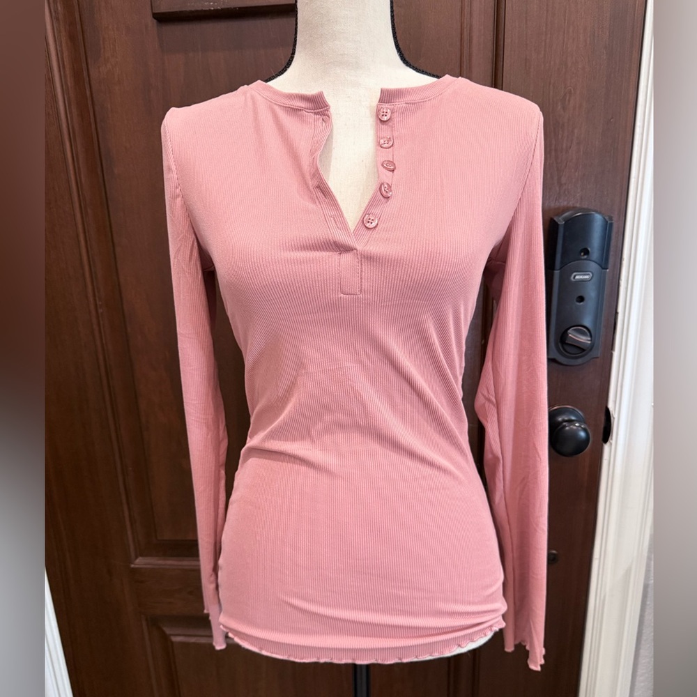 Dusty pink Henley, size S. New without tags!
